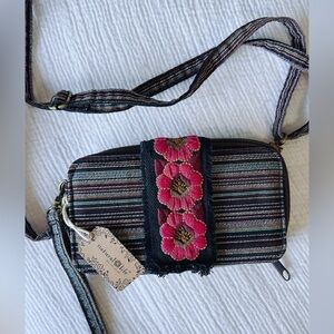 🌸NWT Floral Embroidered Crossbody Bag